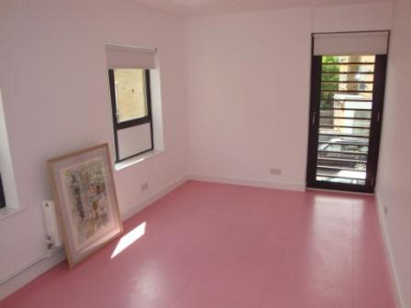 			NEW INSTRUCTION, 2 Bedroom, 1 bath, 1 reception Flat			 Rosemont Road, FINCHLEY ROAD